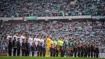 Nesine 2. Lig Kırmızı Grup ekiplerinden Bursaspor ile Ankara Demirspor'un