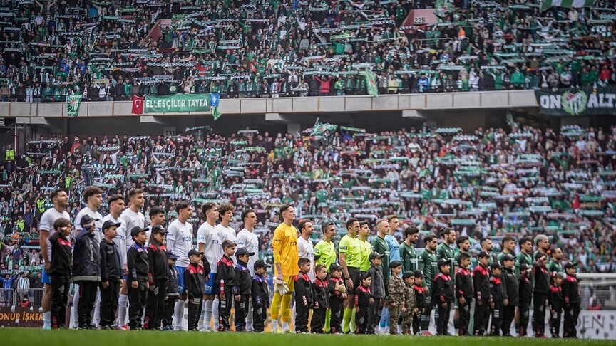 Nesine 2. Lig Kırmızı Grup ekiplerinden Bursaspor ile Ankara Demirspor'un