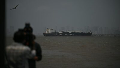 Hindistan hükümeti, ülke bayraklı ve sıvılaştırılmış petrol gazı (LPG) taşıyan