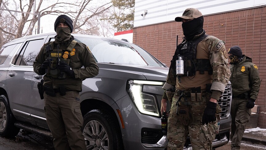 ABD Göçmenlik ve Gümrük Muhafaza (ICE) ekipleri, California eyaletinde düzenlenen