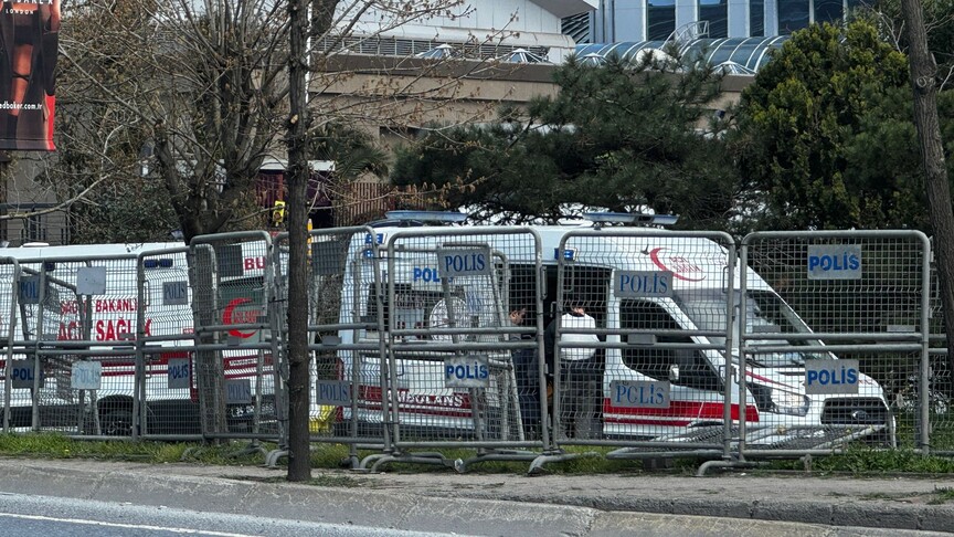 Beşiktaş'ta, Yapı Kredi Plaza önündeki polis noktasına yönelik terör saldırısına