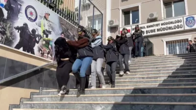 İnternetteki eskort siteleri üzerinden kadınları para karşılığı erkeklere pazarladığı iddia