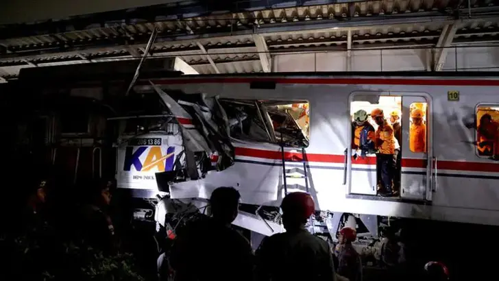 Endonezya'nın Batı Java bölgesinde meydana gelen tren kazasında 14 kişi