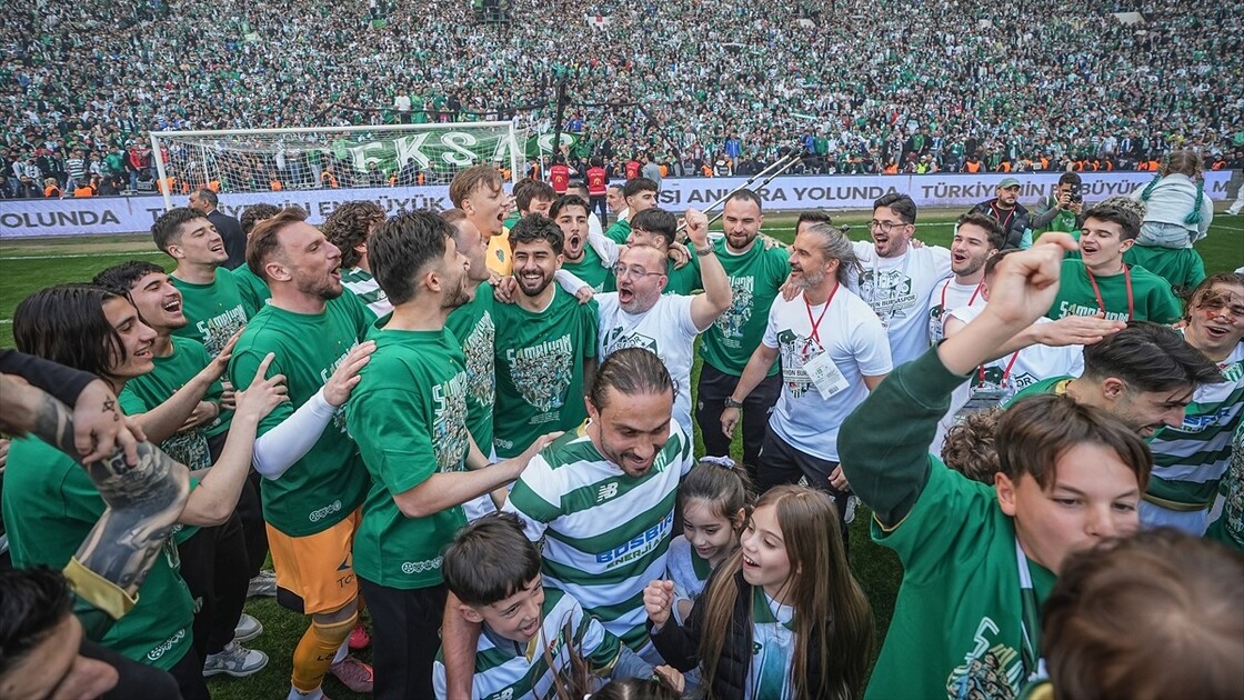 Bursaspor, Nesine 2. Lig Kırmızı Grup'ta şampiyonluğunu ilan ederek 1.