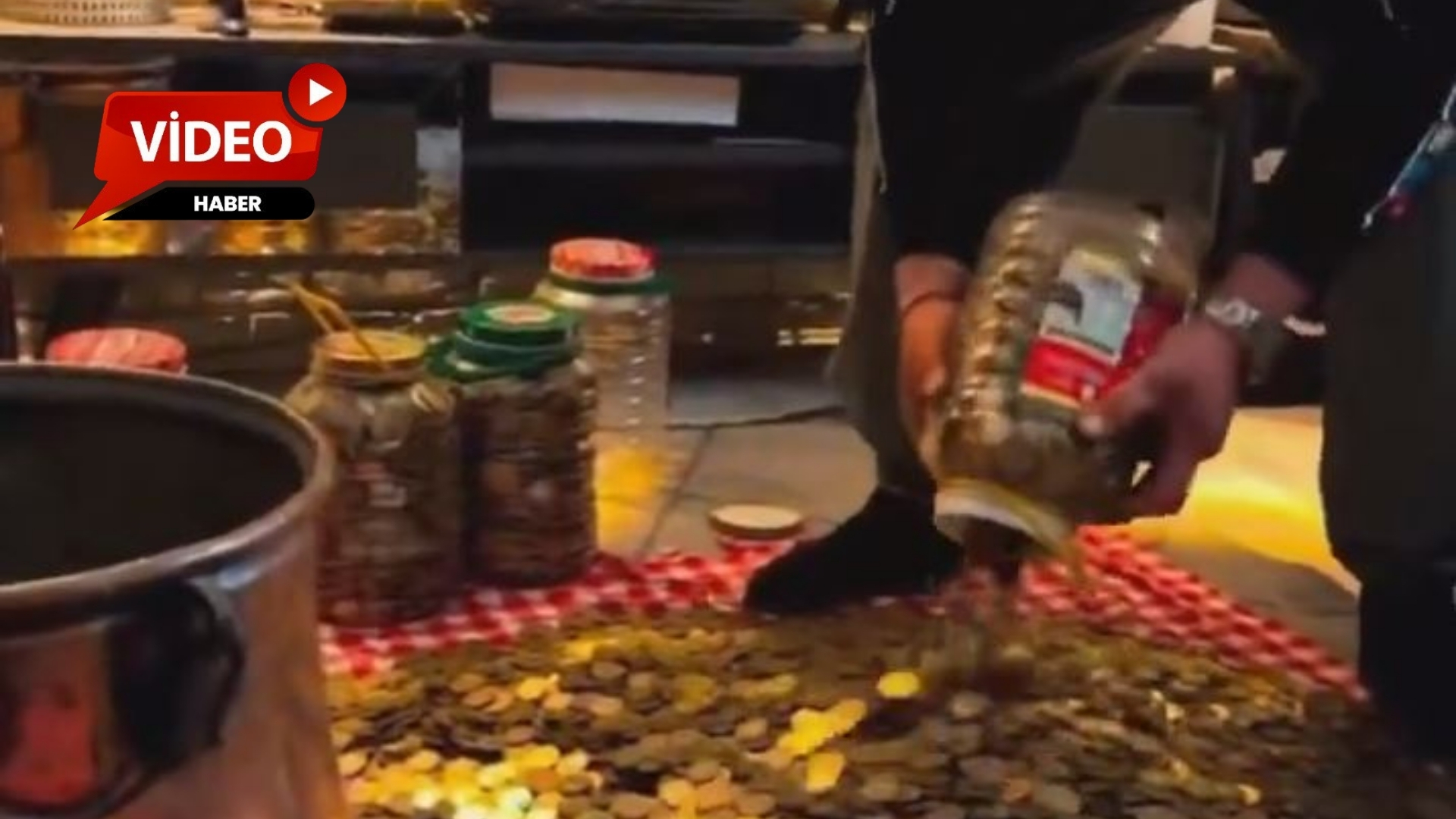 &nbsp; Bir vatandaş, tam 1.5 yıl boyunca sabırla biriktirdiği bozuk