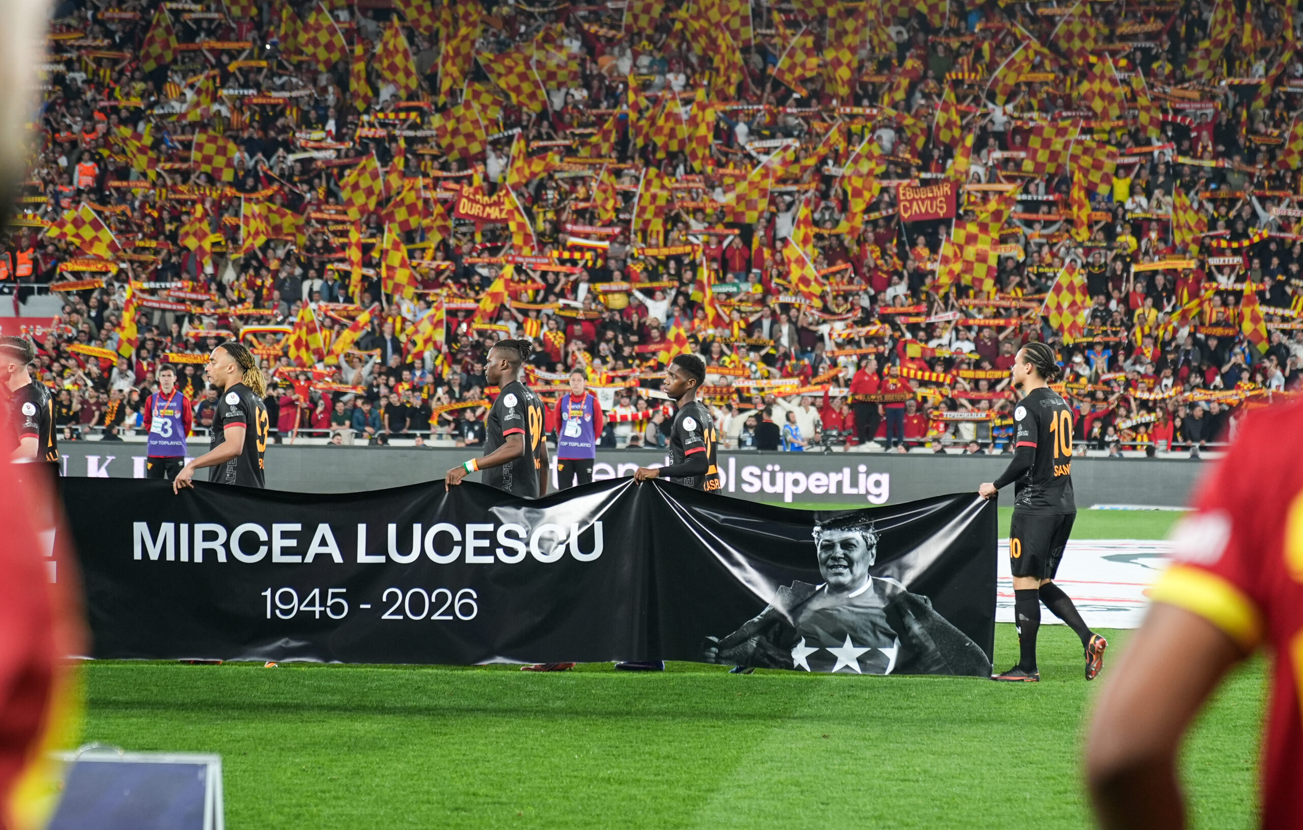 Trendyol Süper Lig'in 27. hafta ertelenen maçta Galatasaray, deplasmanda Göztepe'yi