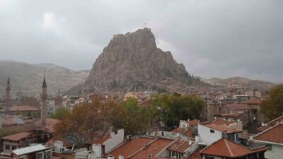 Yarın kutlanacak olan 23 Nisan Ulusal Egemenlik ve Çocuk Bayramı