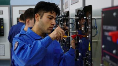 Isparta'nın Keçiborlu ilçesindeki Şehit İsa Baydilli Uçak Bakım Teknolojisi Mesleki