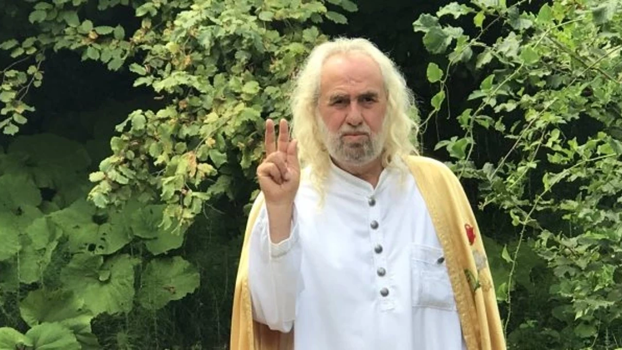 Karabük'te 61 yaşındaki bir şahsın, oturduğu evin çatısına ve çevredeki