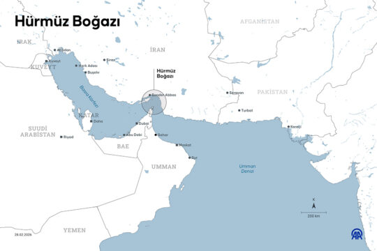 Dünya genelinde petrol sevkiyatının kalbi konumunda olan Hürmüz Boğazı'nda sular