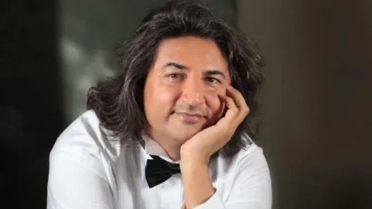 Türk pop müziğinin sevilen ismi Çelik, Konya'da verdiği konserin ardından