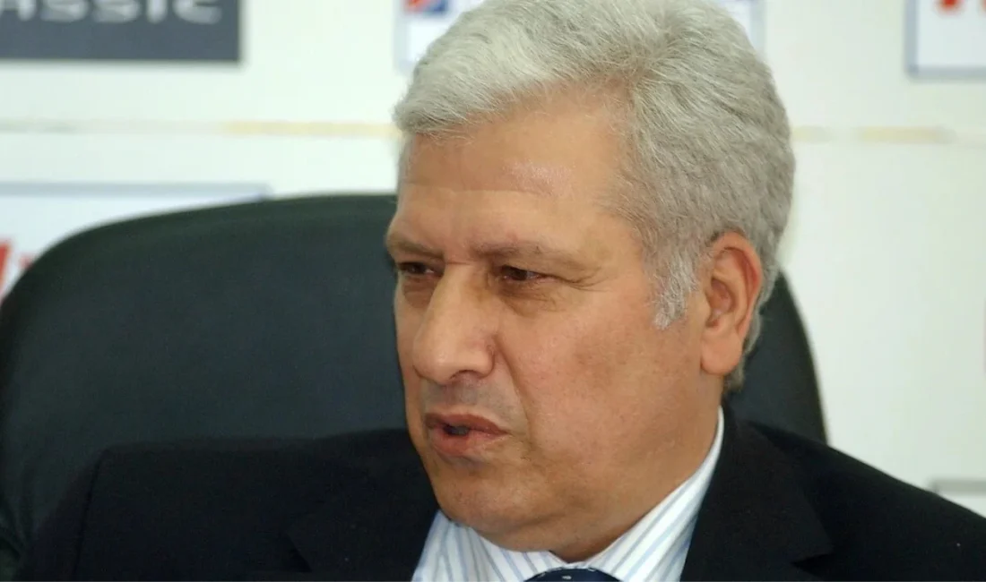 Bordo-mavili kulübün hem futbolcusu hem de başkanı olarak adını tarihe