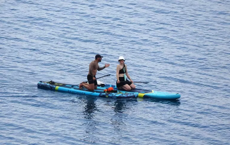 Antalya’da 25 dereceyi bulan hava sıcaklığı ile sahilde yazı aratmayan