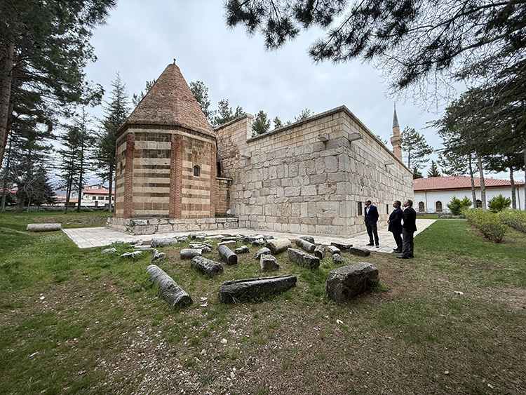 Isparta'nın Atabey ilçesinde, Anadolu Selçuklu Sultanı 1. Alaaddin Keykubat döneminde