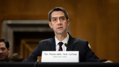 ABD'nin Arkansas eyaletinin Cumhuriyetçi Senatörü Tom Cotton, Arkansas eyaletine bağlı