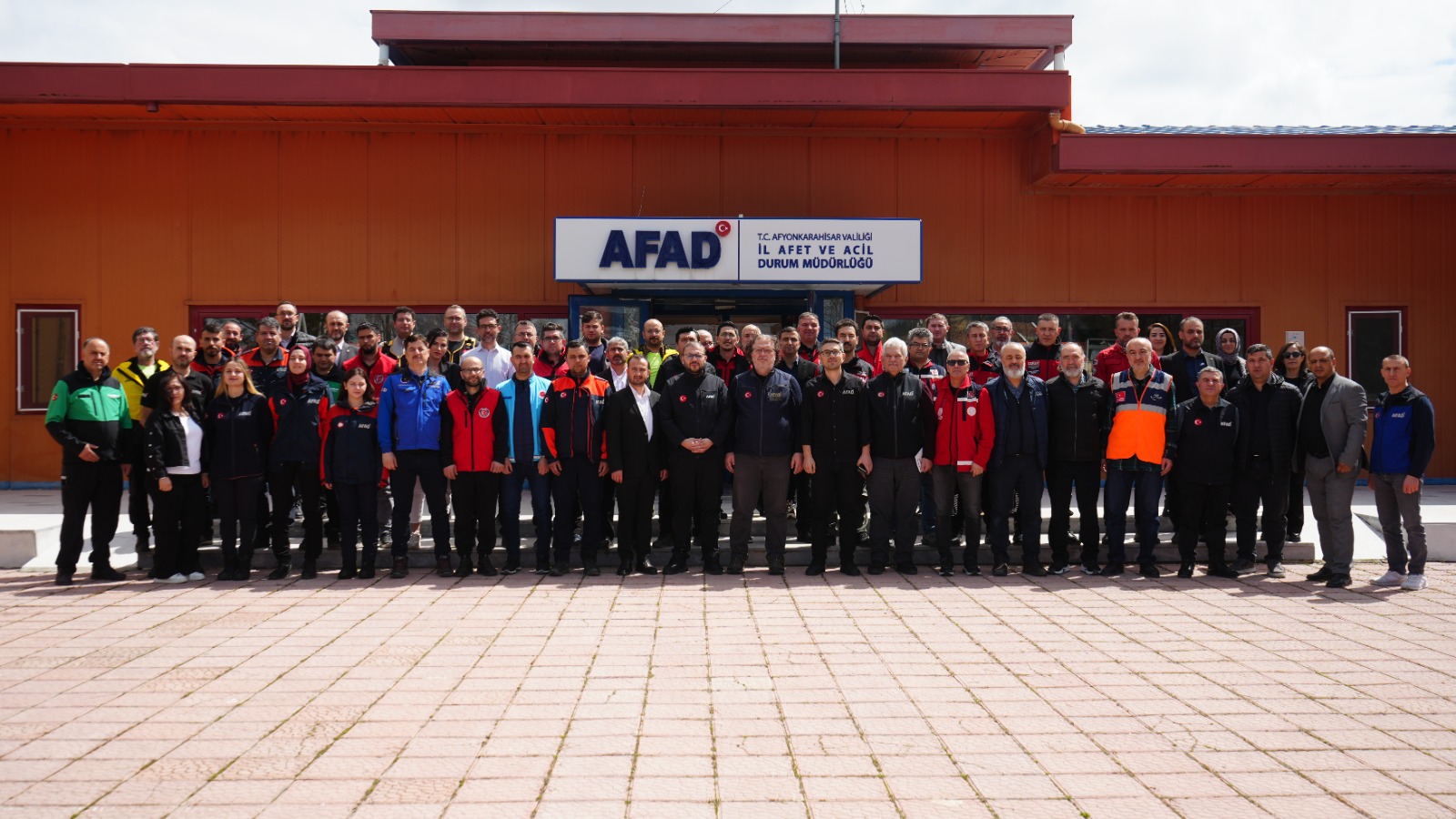 AFAD Başkan Yardımcısı Hamza Taşdelen Afyonkarahisar’da arama kurtarma ve insani