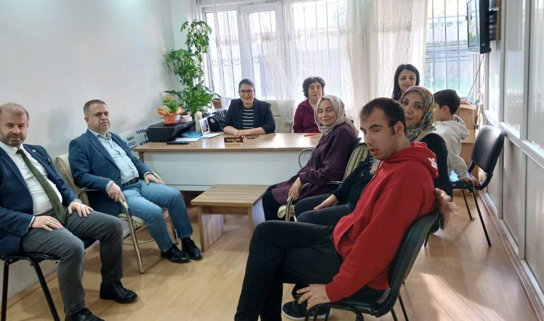 Otizm Haftası kapsamında, Afyon Sağlık Bilimleri Üniversitesi Genel Sekreteri Murat