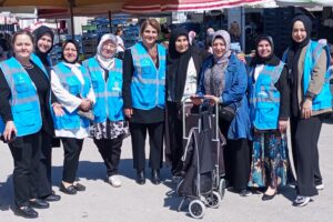 AK Parti Afyonkarahisar İl Kadın Kolları Başkanı Hülya Kalaycı ve