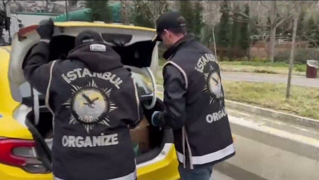İstanbul Emniyet Müdürlüğü ekipleri, Sarıyer’de düzenledikleri nefes kesen operasyonla yasadışı