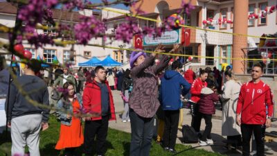 Düzce Belediyesi, Dünya Otizm Farkındalık Günü kapsamında özel öğrenciler için