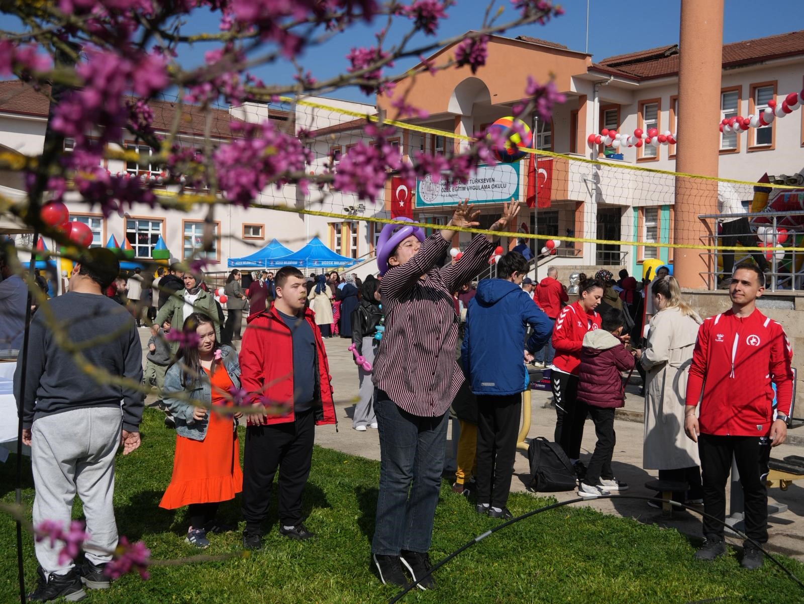 Düzce Belediyesi, Dünya Otizm Farkındalık Günü kapsamında özel öğrenciler için