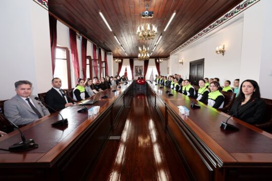 Afyonkarahisar Valisi Dr. Naci Aktaş, hem spor sahalarında hem de