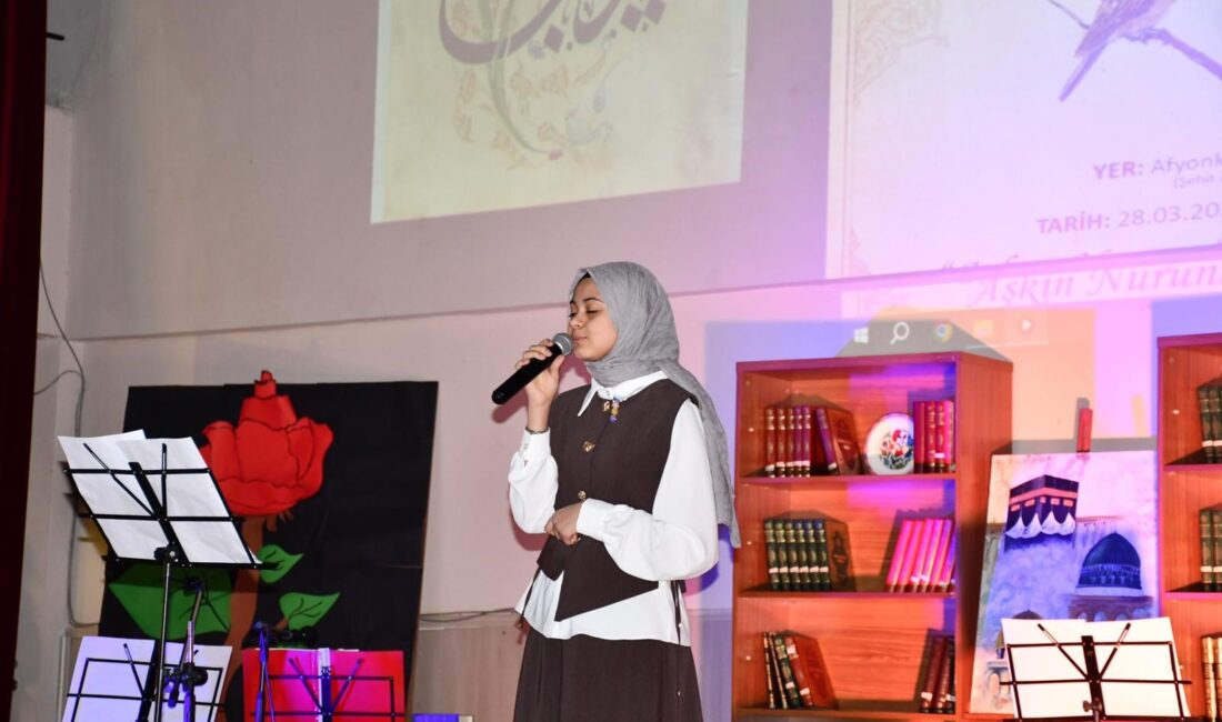 Afyonkarahisar genelindeki Gençlik Merkezleri, düzenledikleri şiir, ilahi ve anma etkinlikleriyle
