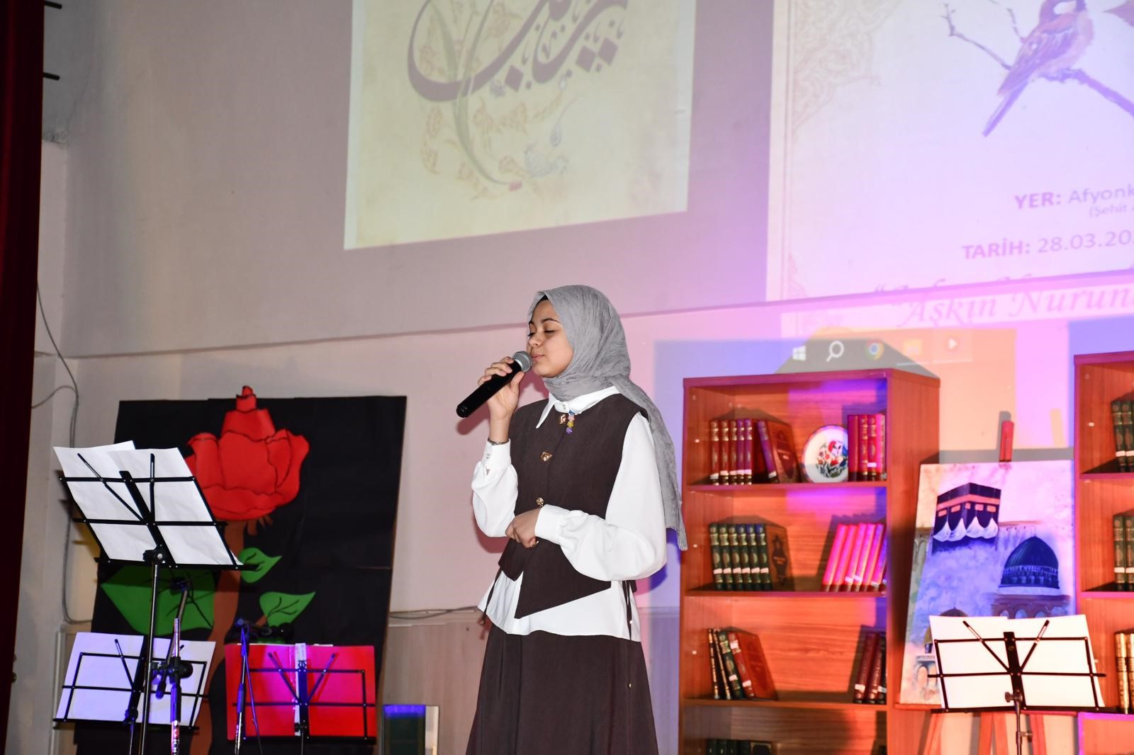 Afyonkarahisar genelindeki Gençlik Merkezleri, düzenledikleri şiir, ilahi ve anma etkinlikleriyle