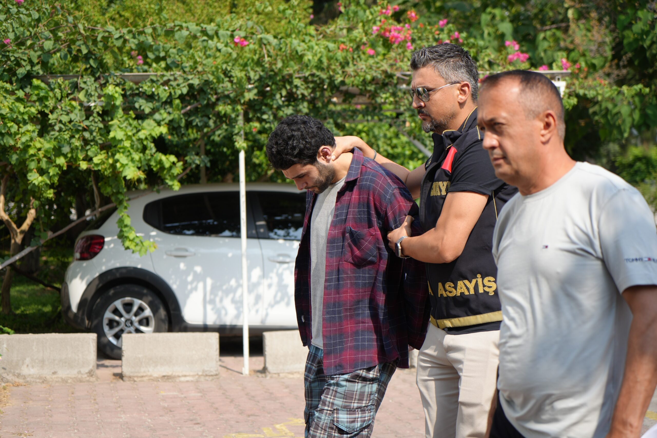 Antalya'da 45 yaşındaki Nida Nazlıer'in kendi evinde vahşice öldürülmesine ilişkin