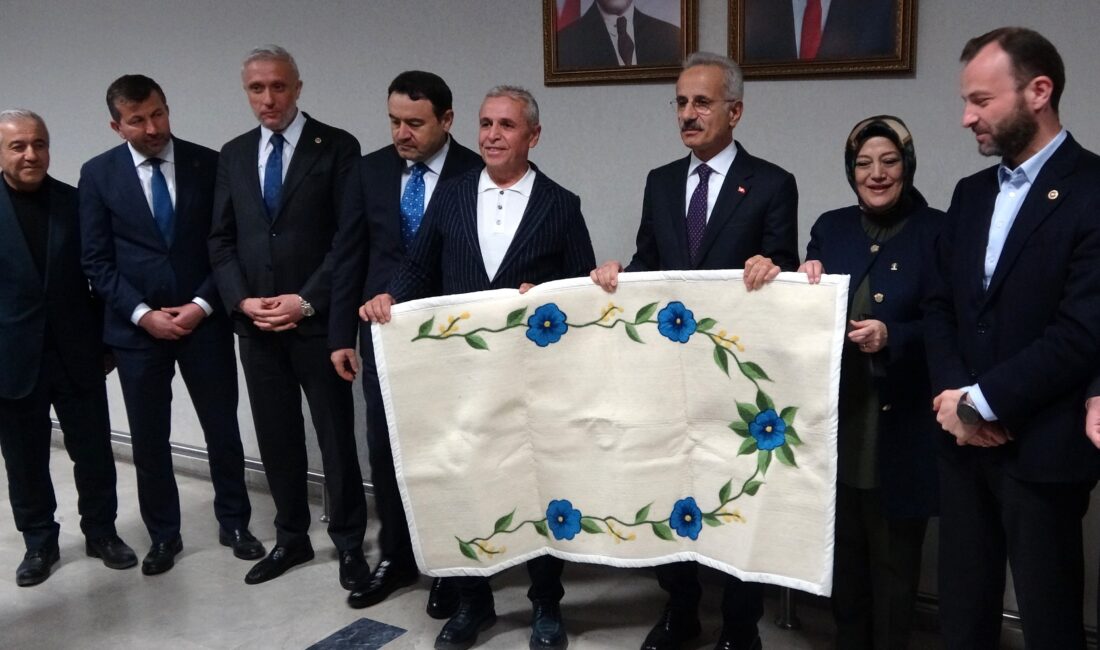 Ulaştırma ve Altyapı Bakanı Abdulkadir Uraloğlu, Kütahya’nın ulaşım ağını güçlendirecek