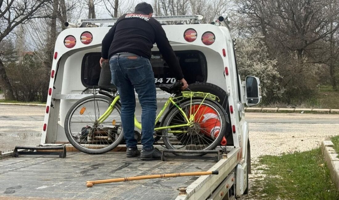 Isparta’nın Yalvaç ilçesinde sabah saatlerinde meydana gelen trafik kazasında, otomobilin