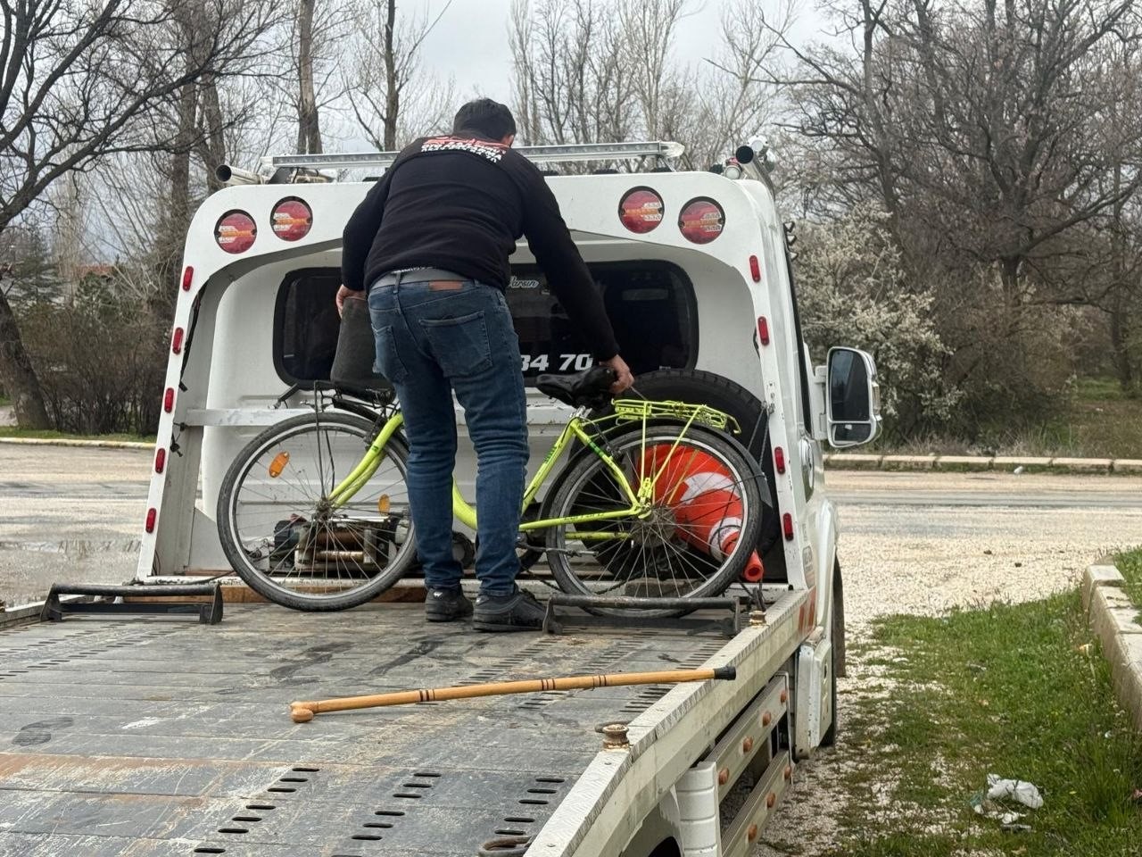 Isparta’nın Yalvaç ilçesinde sabah saatlerinde meydana gelen trafik kazasında, otomobilin