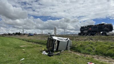 Afyonkarahisar-Uşak karayolu üzerinde meydana gelen trafik kazasında, bir otomobilin şarampolden