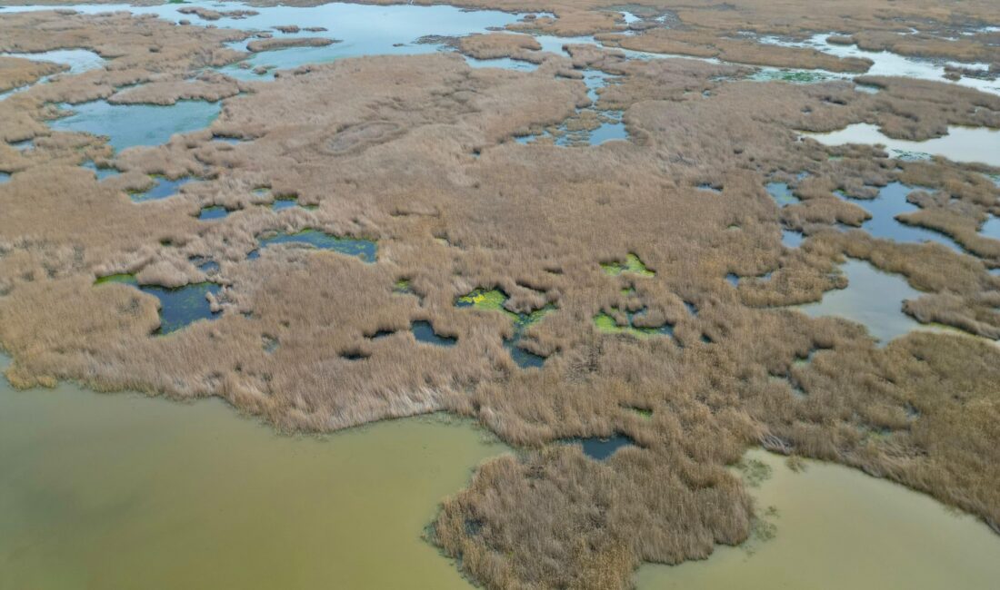 Yıllardır kuraklık ve çekilen sularla gündeme gelen, Afyonkarahisar’ın doğa harikası
