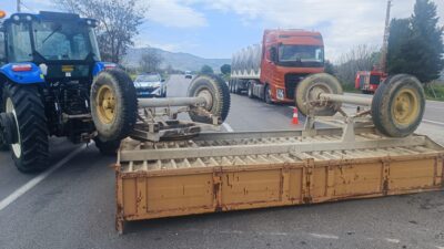 Denizli’nin Buldan ilçesinde traktör ile hafif ticari aracın karıştığı trafik