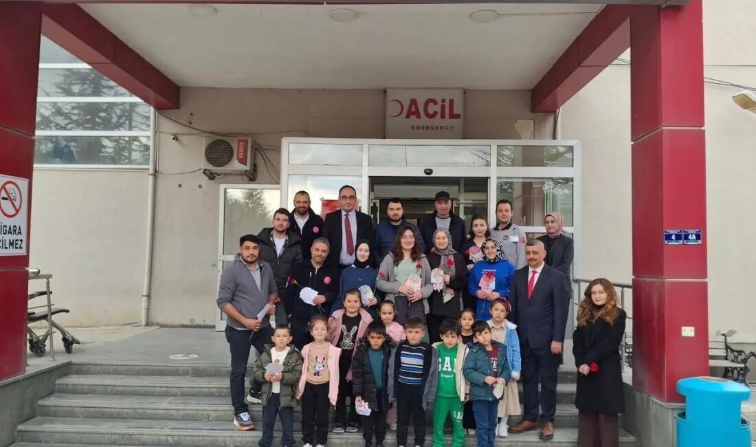 Afyonkarahisar’da Dünya Sağlık Haftası dolayısıyla Çobanlar ilçesinde sağlık çalışanlarını onurlandıran