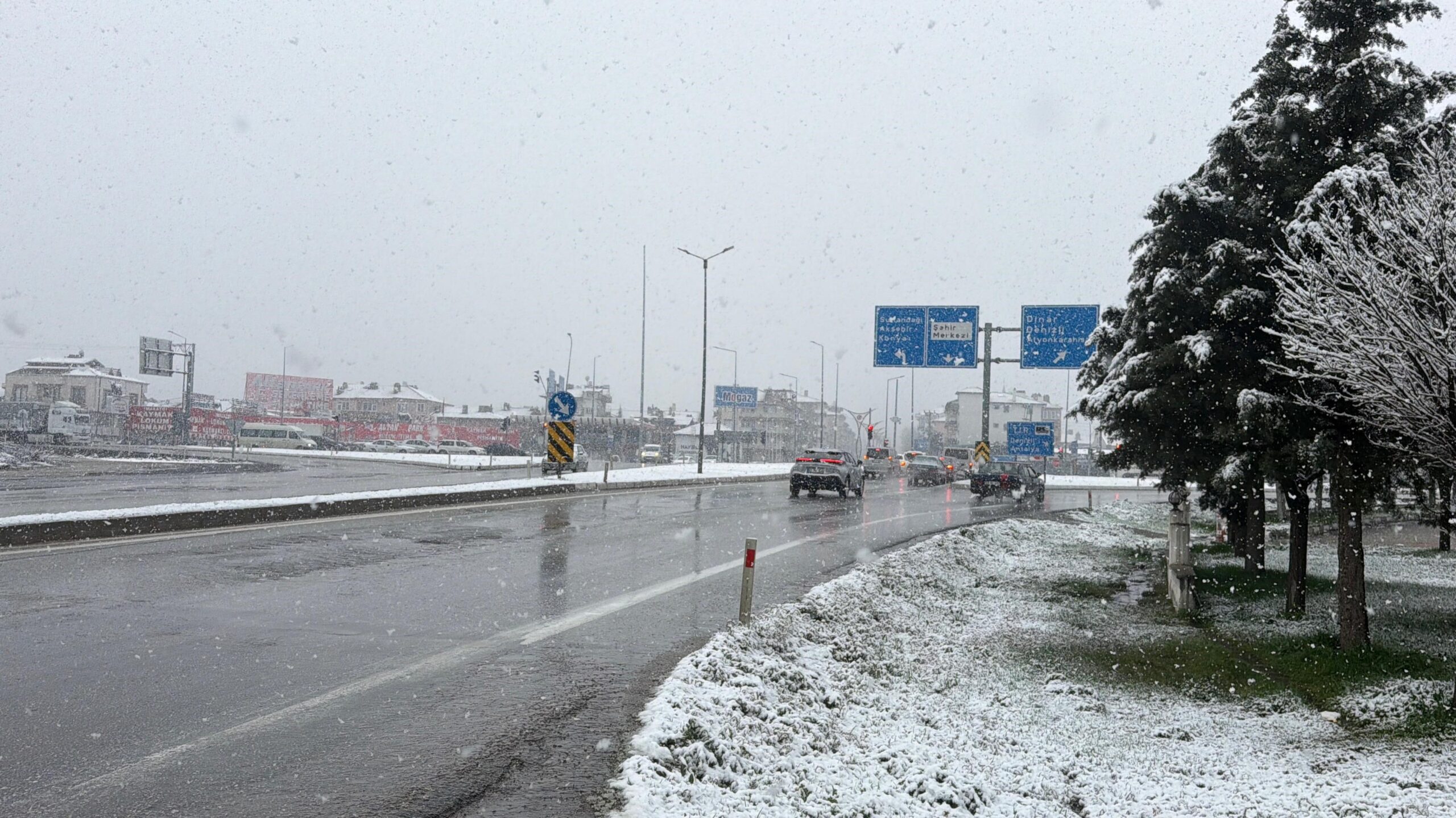 Afyonkarahisar genelinde etkili olan soğuk ve yağışlı hava, Çay ilçesinde