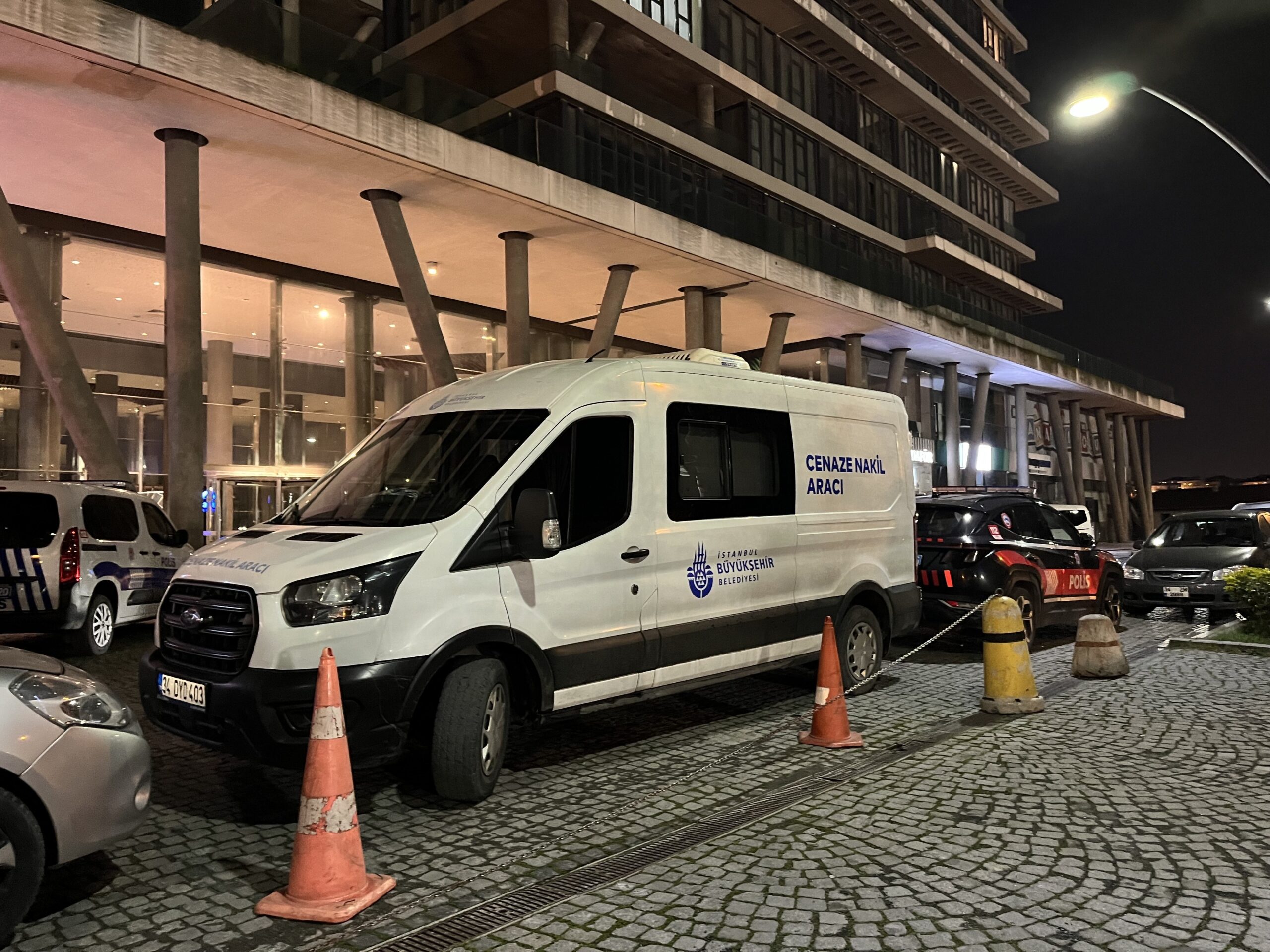 İstanbul Zeytinburnu’nda barışma bahanesiyle eski eşinin evine giden şahıs, dehşet