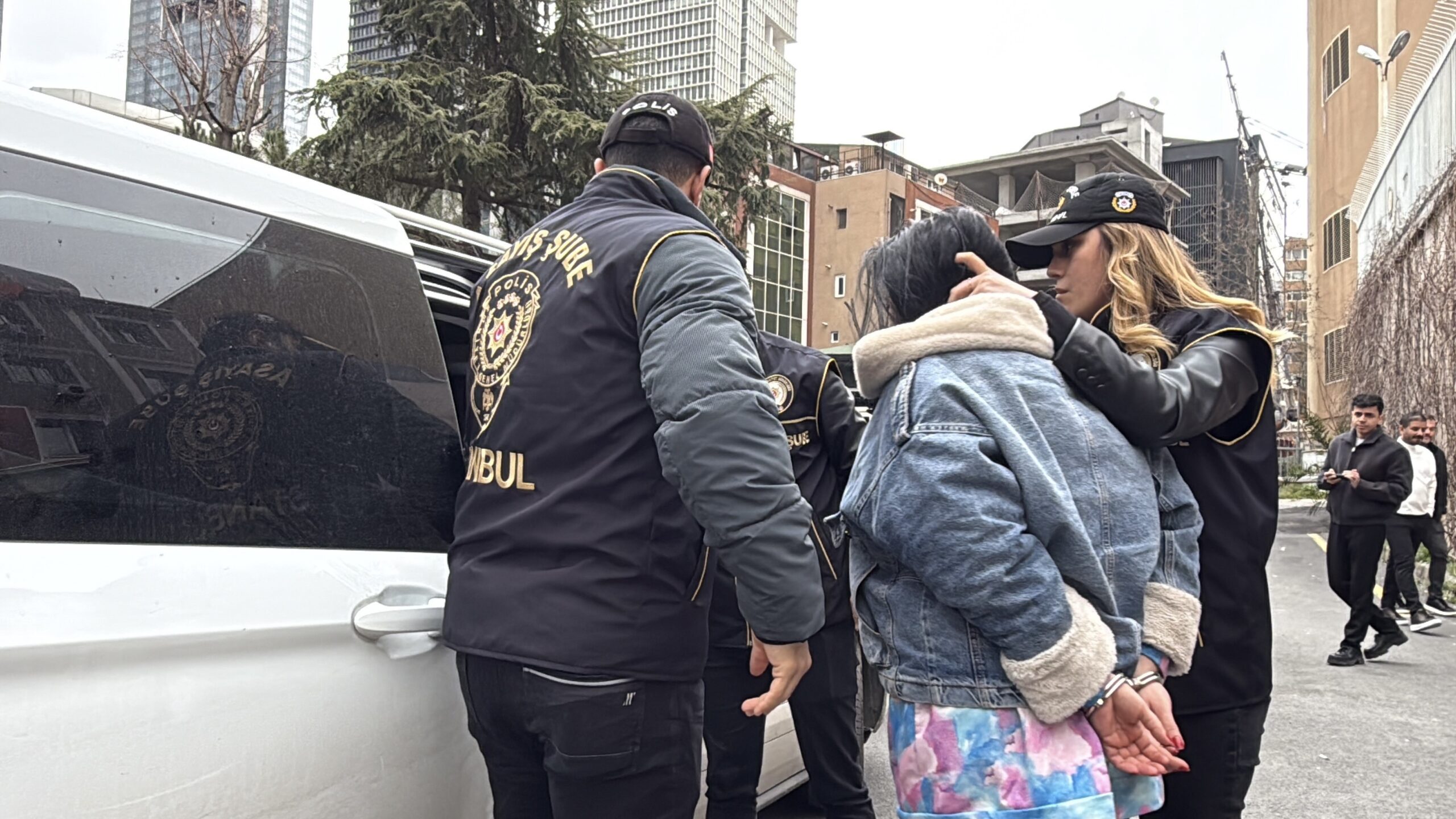 İstanbul Avcılar’da bir iş yerinde alkol alan iki arkadaş arasında