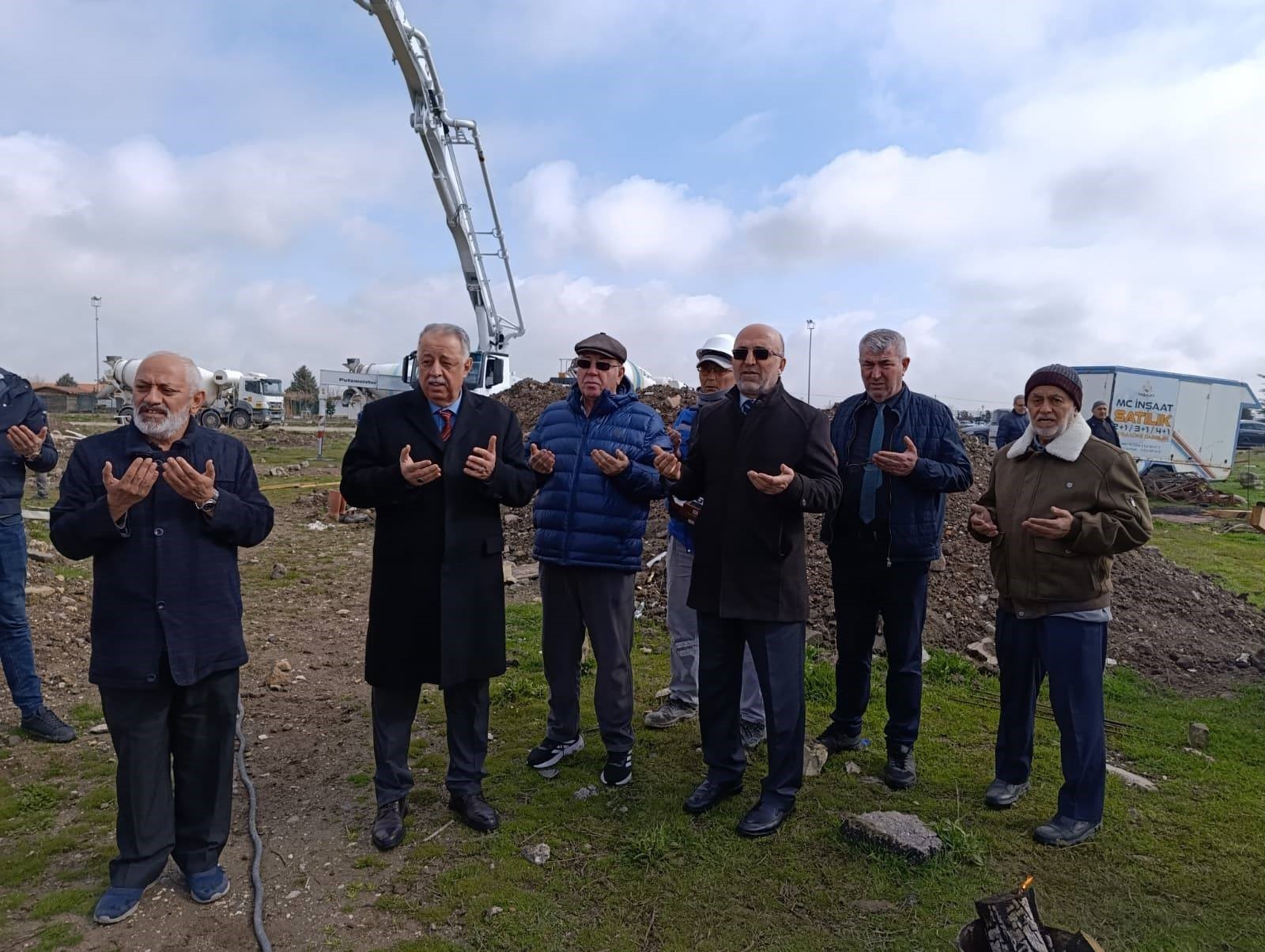 Afyonkarahisar’da hayırsever bir iş insanı tarafından yaptırılacak olan caminin inşaatı,