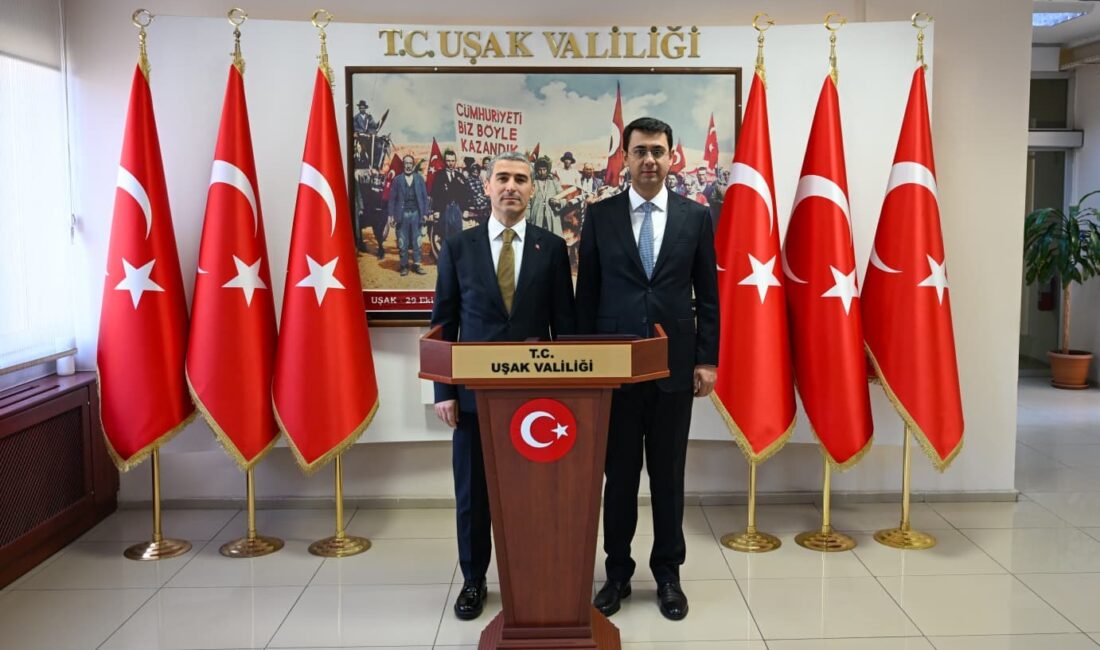 Afyonkarahisar Valisi Naci Aktaş, komşu il Uşak'a giderek göreve yeni