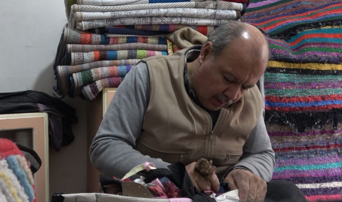 Gaziantep’te babasından devraldığı semercilik zanaatını 45 yıldır sürdüren 54 yaşındaki