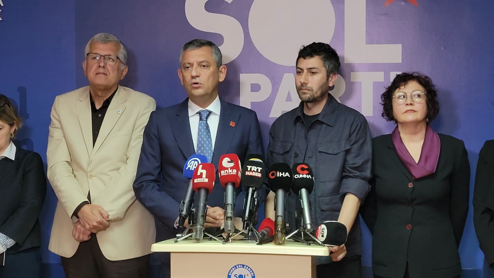 Cumhuriyet Halk Partisi (CHP) Genel Başkanı Özgür Özel, Sol Parti