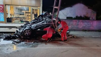 Hatay’ın Dörtyol ilçesinde meydana gelen zincirleme kazada, kontrolden çıkan bir
