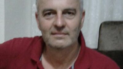 Sakarya’nın Adapazarı ilçesinde tarlasını sürdüğü sırada devrilen traktörün altında kalan