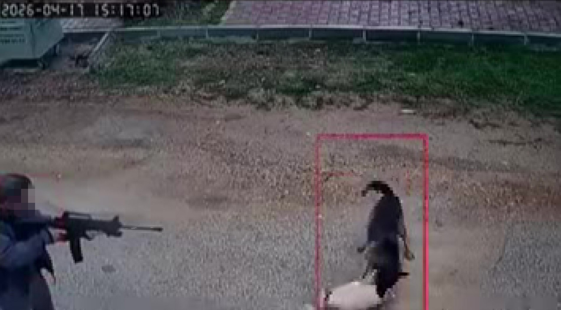 Antalya’nın Kepez ilçesinde dehşet dolu anlar yaşandı. Sokakta kavga eden