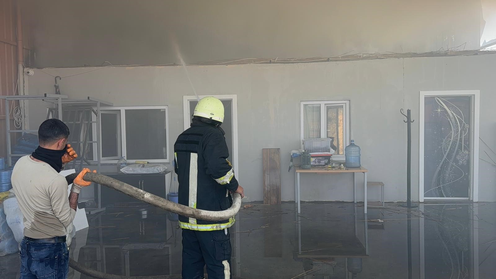 Afyonkarahisar’ın Bolvadin ilçesinde sabah saatlerinde başlayan ve büyük paniğe neden