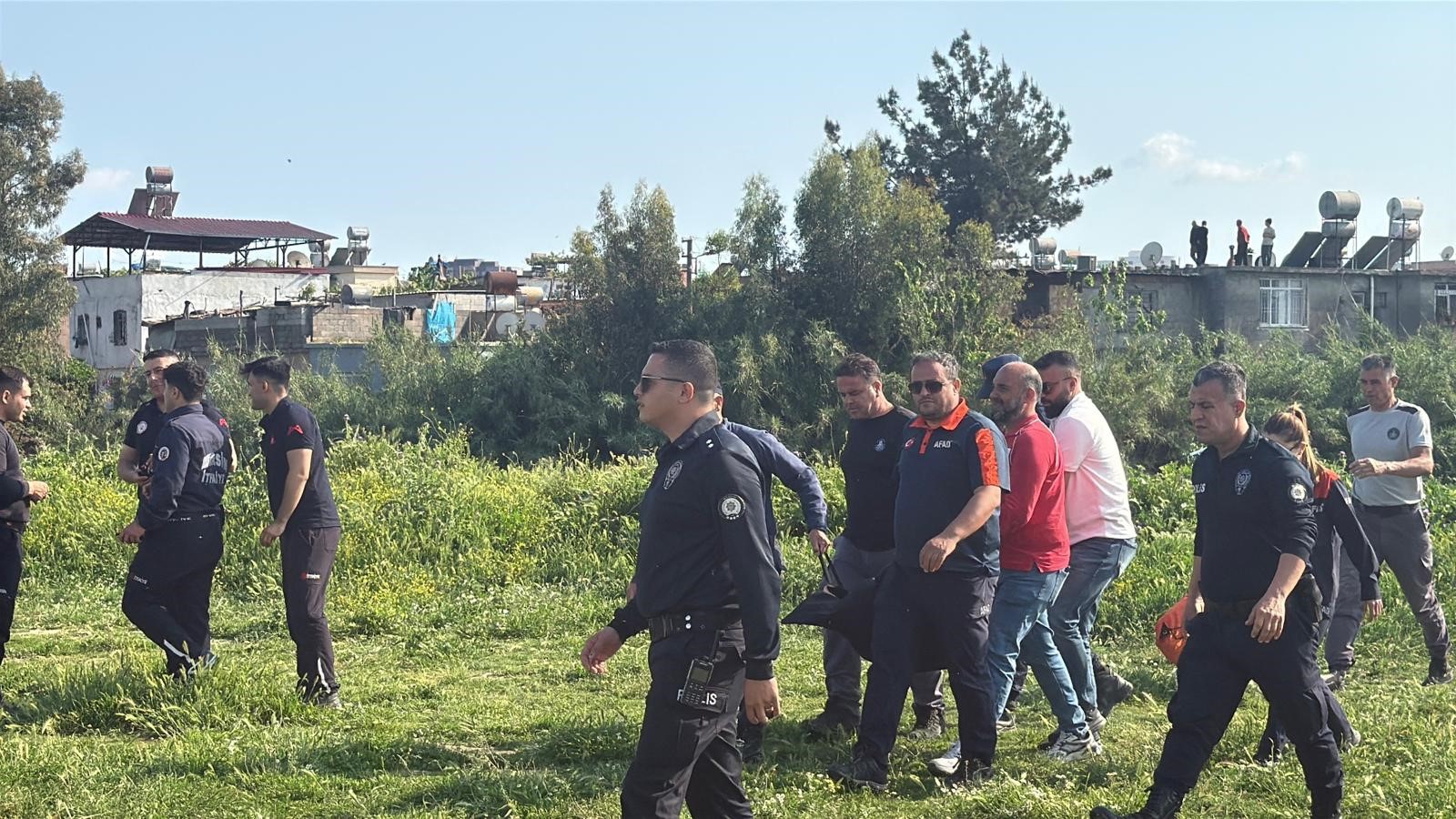 Mersin’in Tarsus ilçesinde Berdan Irmağı’nda bulunan erkek cesedinin, belediye personeli