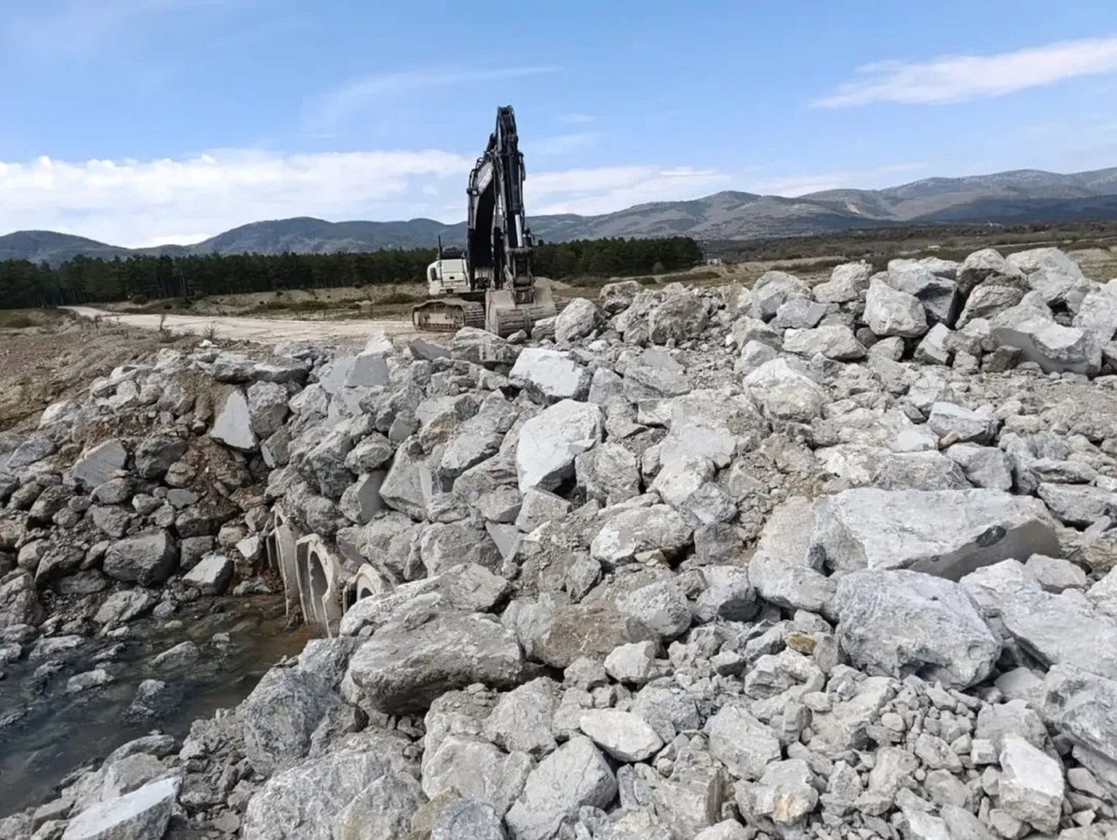 Afyonkarahisar’ın Sandıklı ilçesinde, geçtiğimiz ay etkili olan aşırı yağışlar nedeniyle
