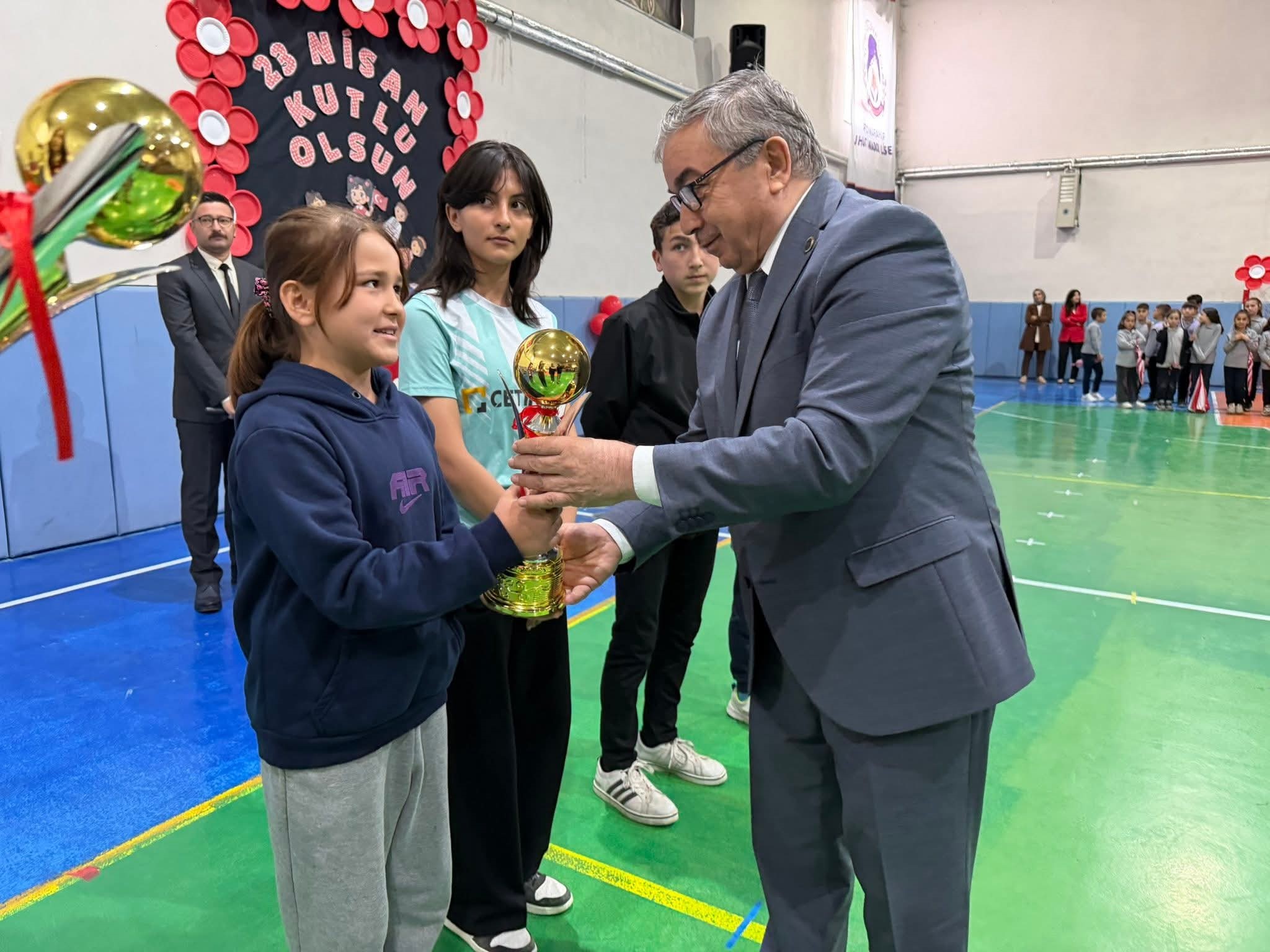 Afyonkarahisar’ın Şuhut ilçesinde, 23 Nisan Ulusal Egemenlik ve Çocuk Bayramı